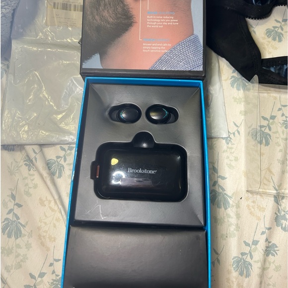 Brookstone Touch Power Bluetooth True Wireless Earbuds & Smart Powerbank - Picture 5 of 9